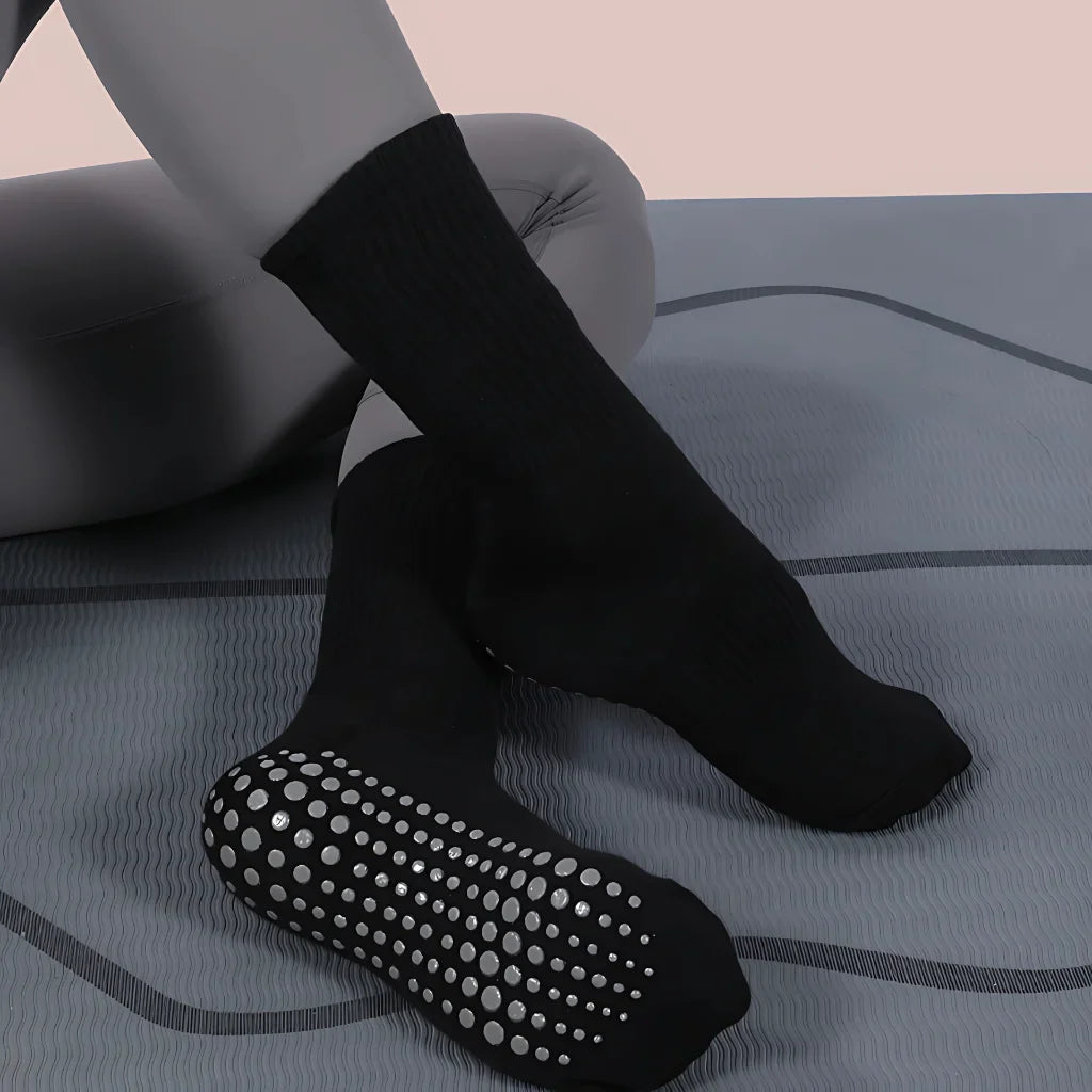 BREATHABLE COTTON YOGA SOCKS FOR WOMEN - Black / One Size - Yoga Socks