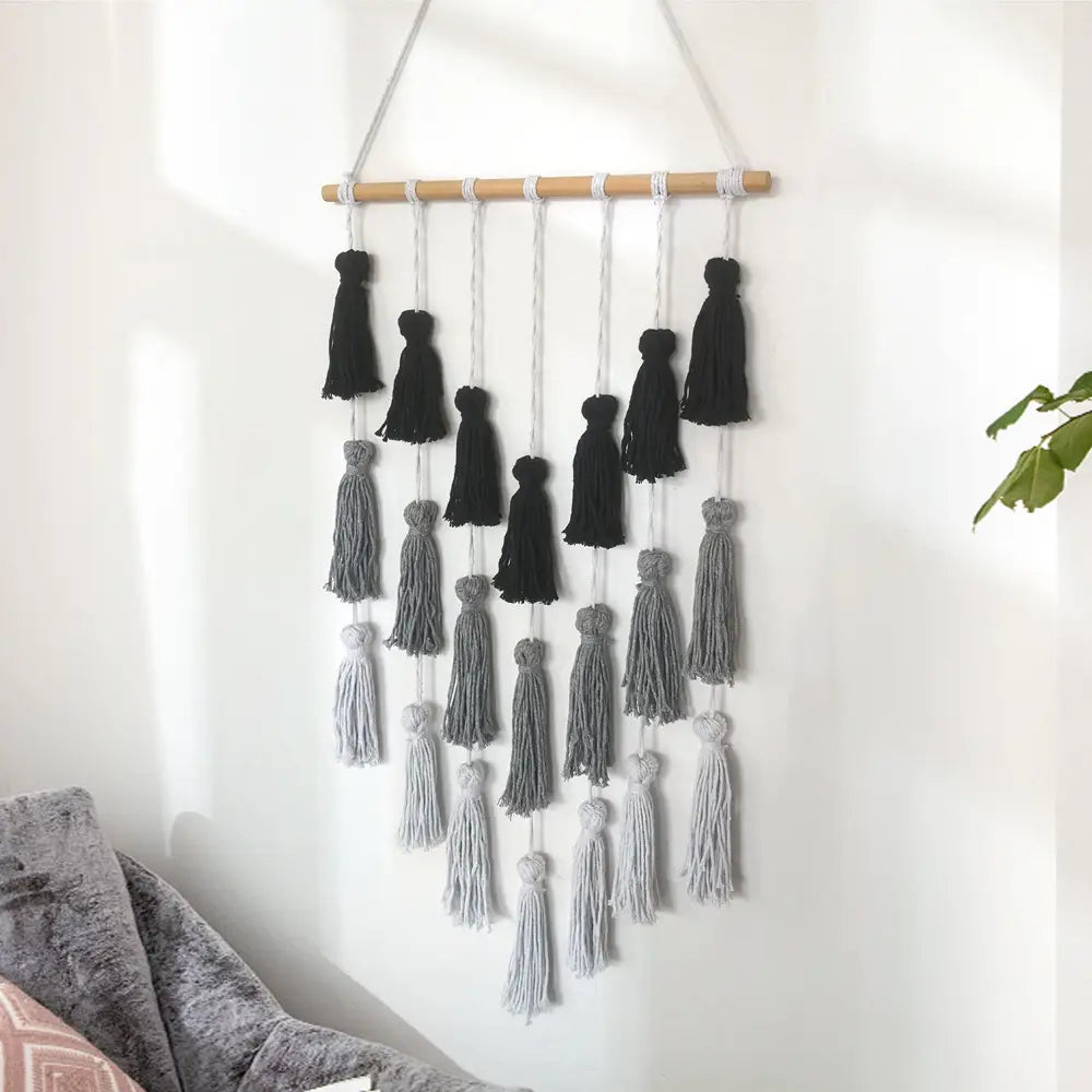 BOHEMIAN WALL TAPESTRY WITH ELEGANT TASSEL DETAILS