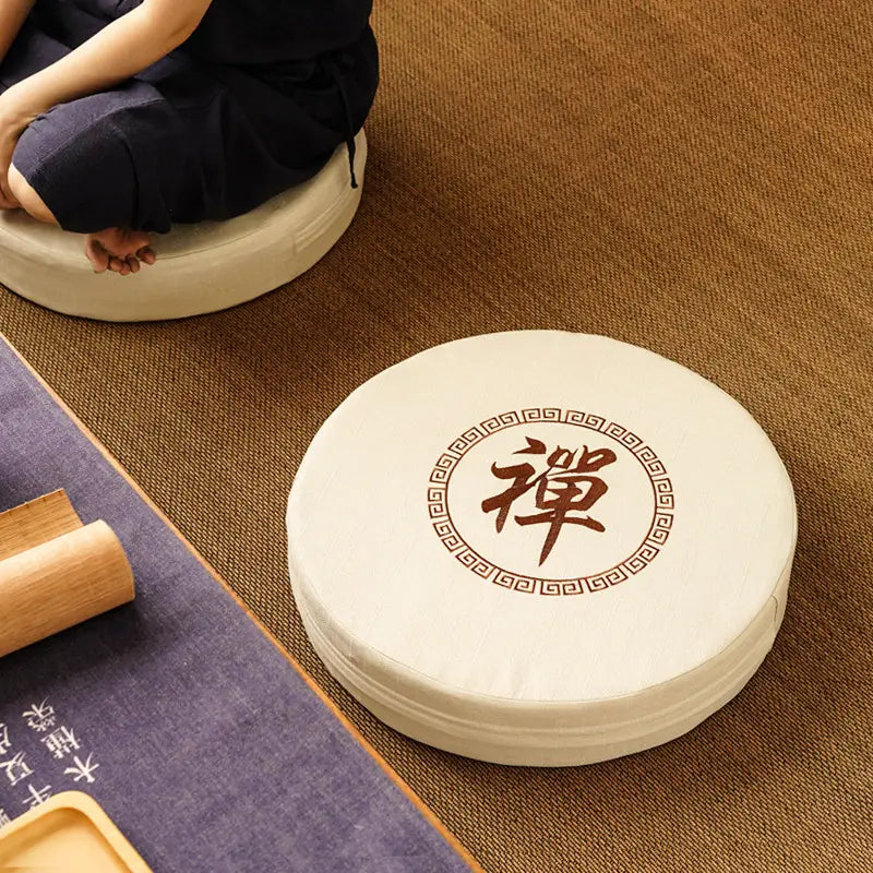 JAPANESE-INSPIRED ROUND MEDITATION SEAT FOR MINDFUL PRACTICE