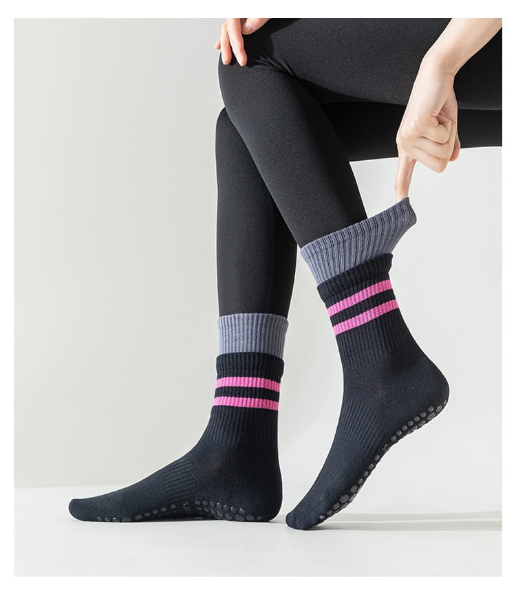 MID-CALF NON SLIP YOGA SOCKS FOR WOMEN