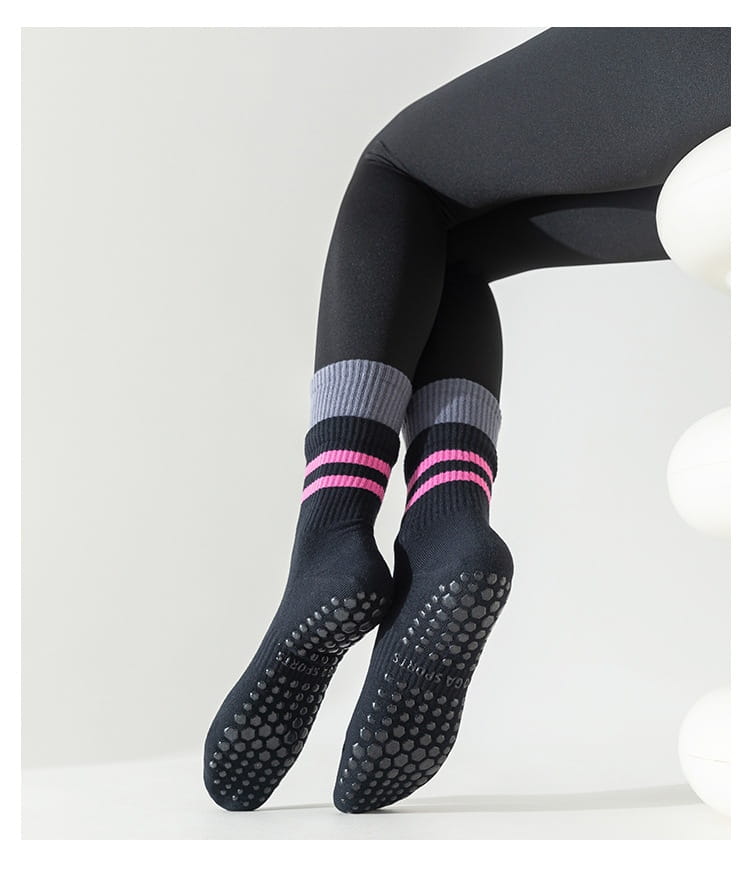 MID-CALF NON SLIP YOGA SOCKS FOR WOMEN