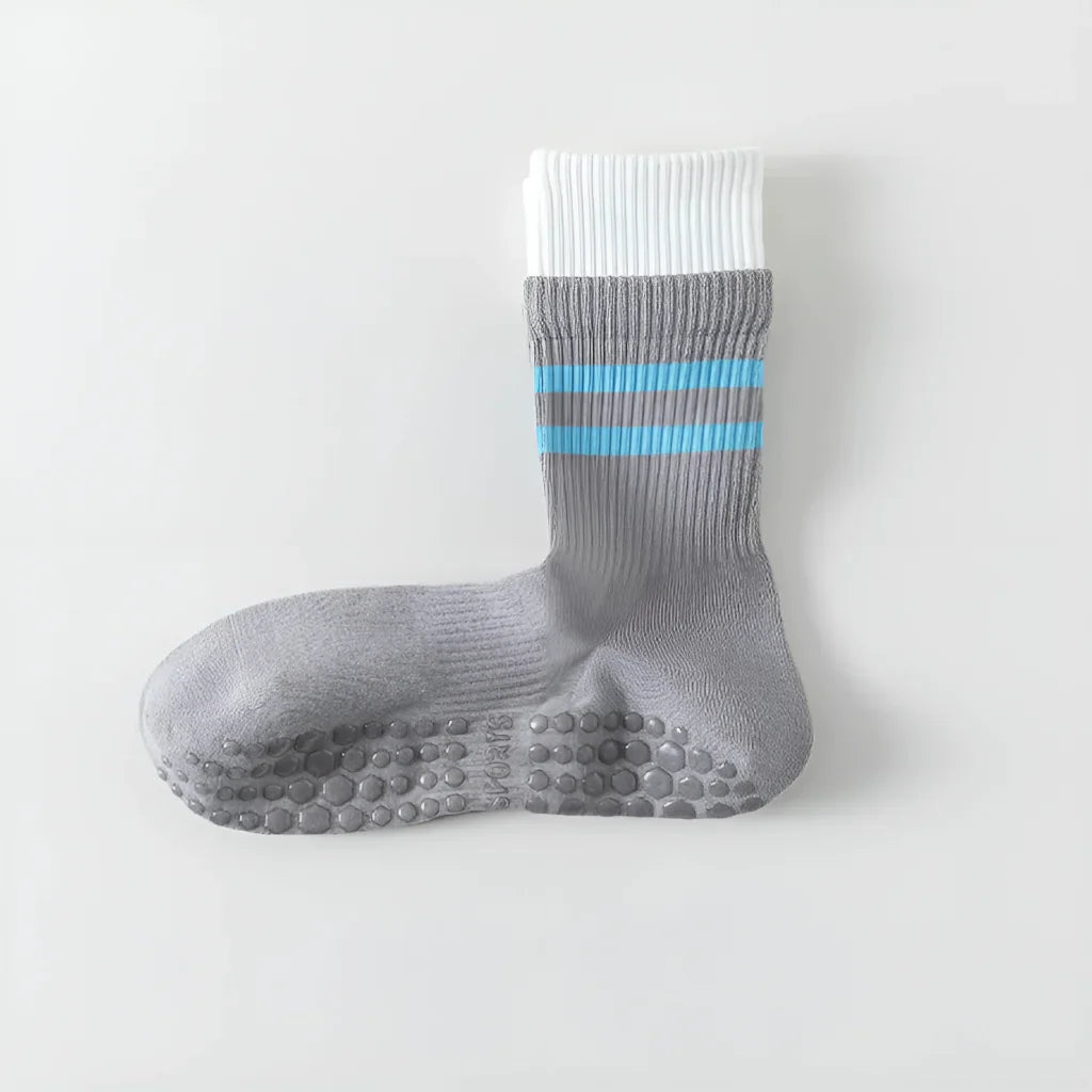 MID-CALF NON SLIP YOGA SOCKS FOR WOMEN - Gray / Free Size - Yoga Socks