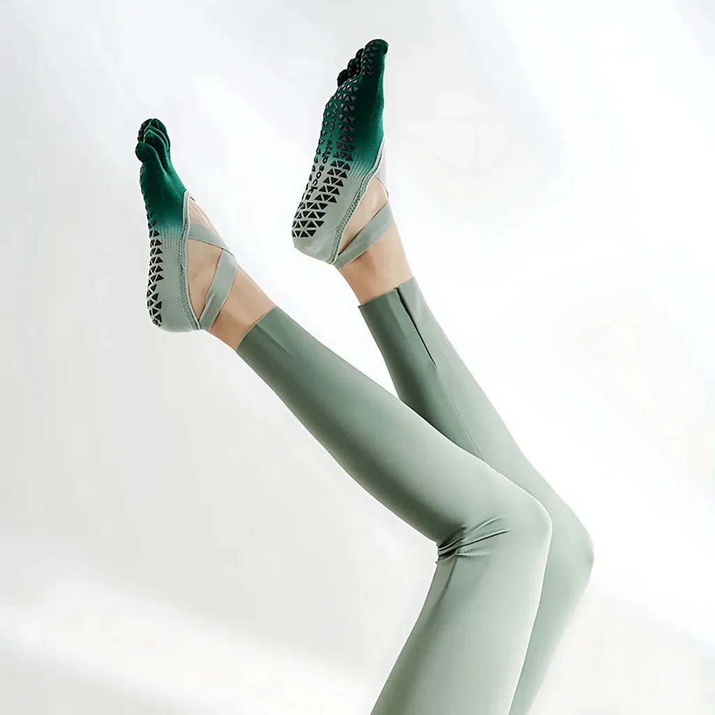 Non Slip Grip Socks Pilates Essentials For Women & Men - Green / one size