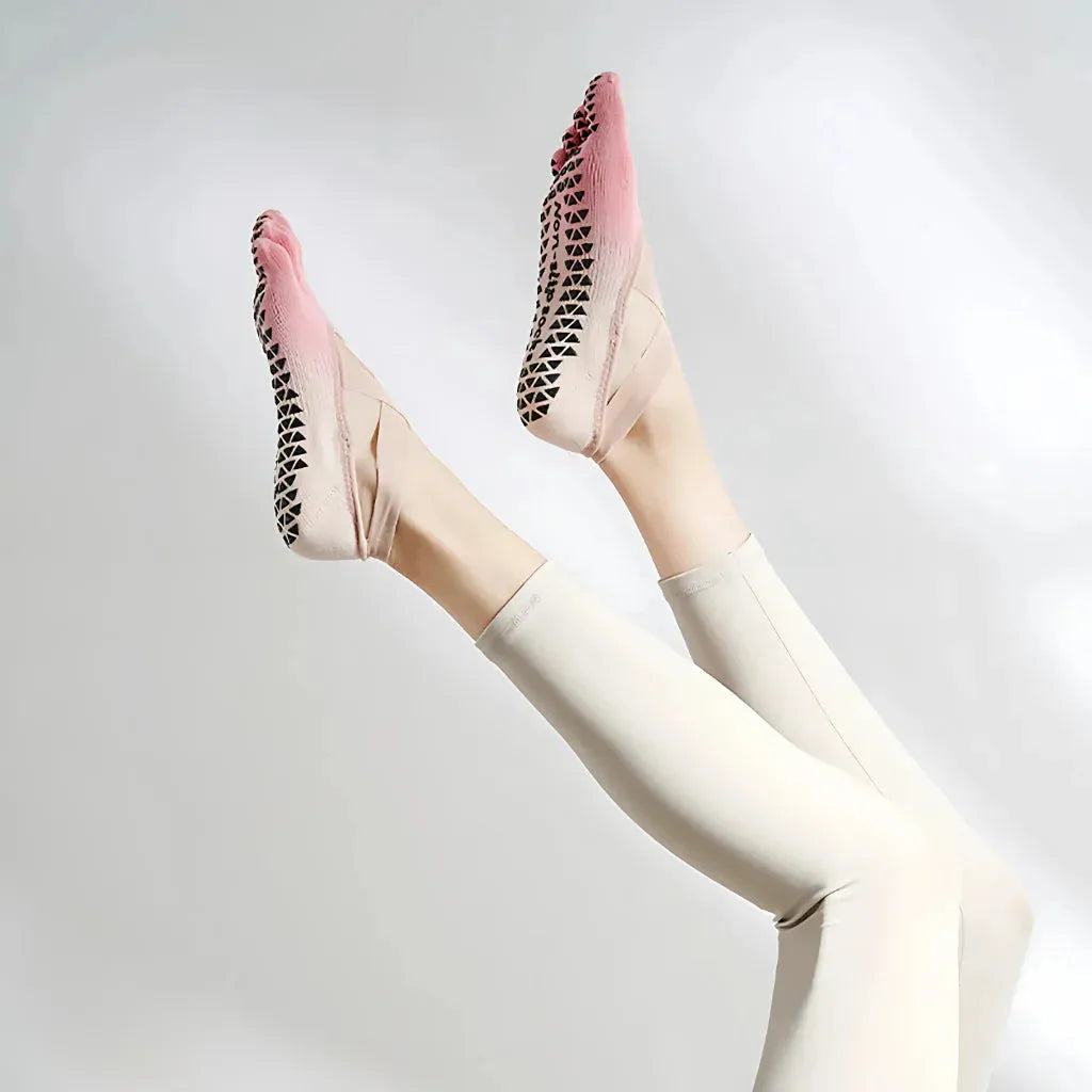 Non Slip Grip Socks Pilates Essentials For Women & Men - Pink / one size