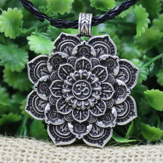 SACRED MANDALA NECKLACE WITH PENDANT FOR SPIRITUAL ENERGY - Necklace